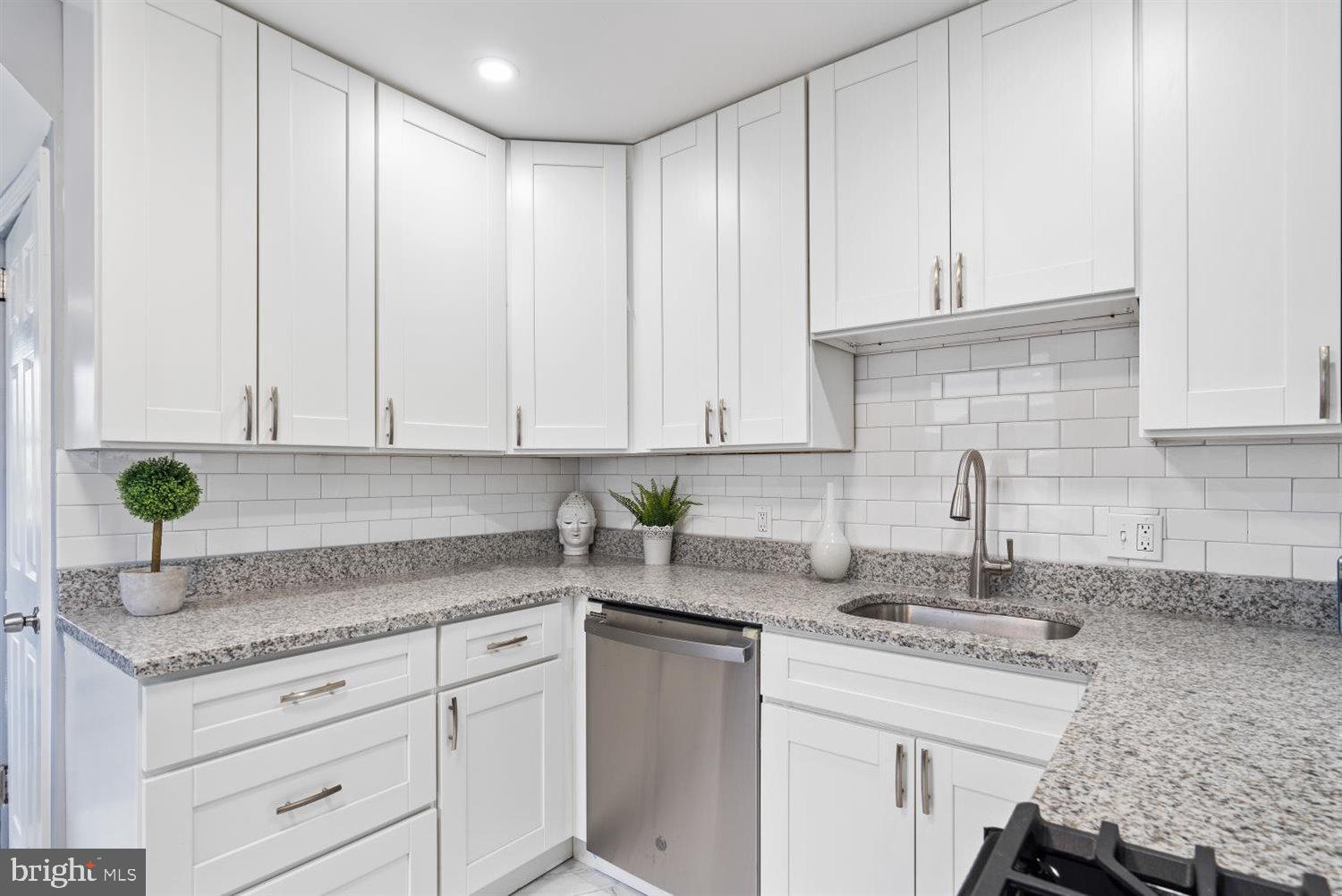 8109 Longpoint Road Baltimore, MD 21222 - Photo 9 of 33
