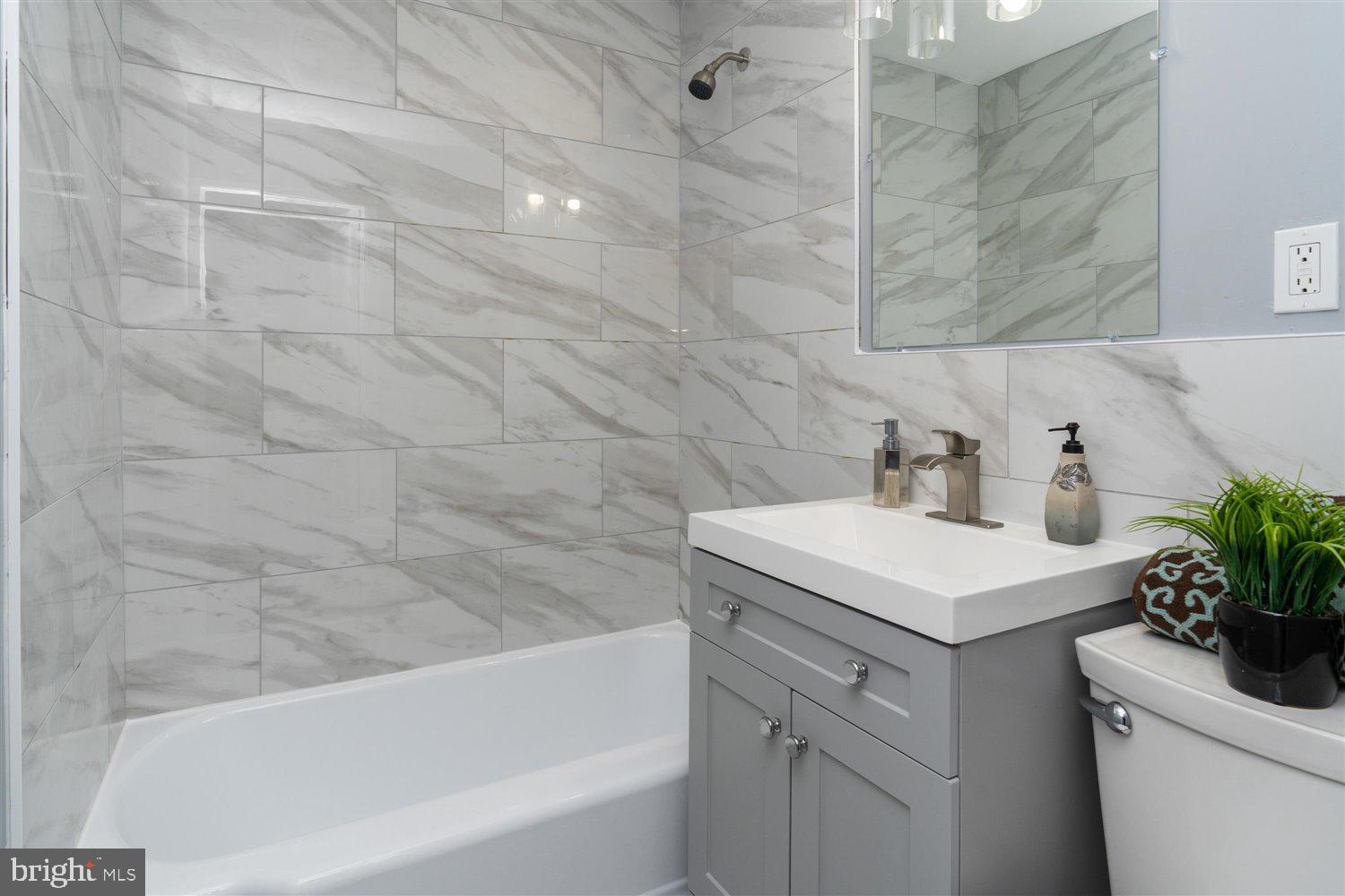 8109 Longpoint Road Baltimore, MD 21222 - Photo 10 of 33