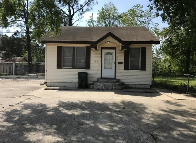 $1,325 | 1810 Kirkman Street, Lake Charles, LA 70601