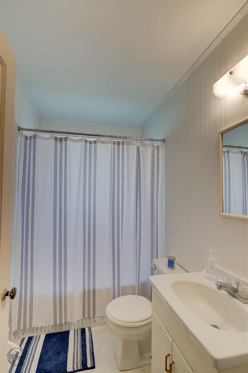 1366 United Gas Road Ringgold, LA 71068 - Photo 9 of 19 Full bath with ornamental molding, vanity, and shower / bath combination with curtain