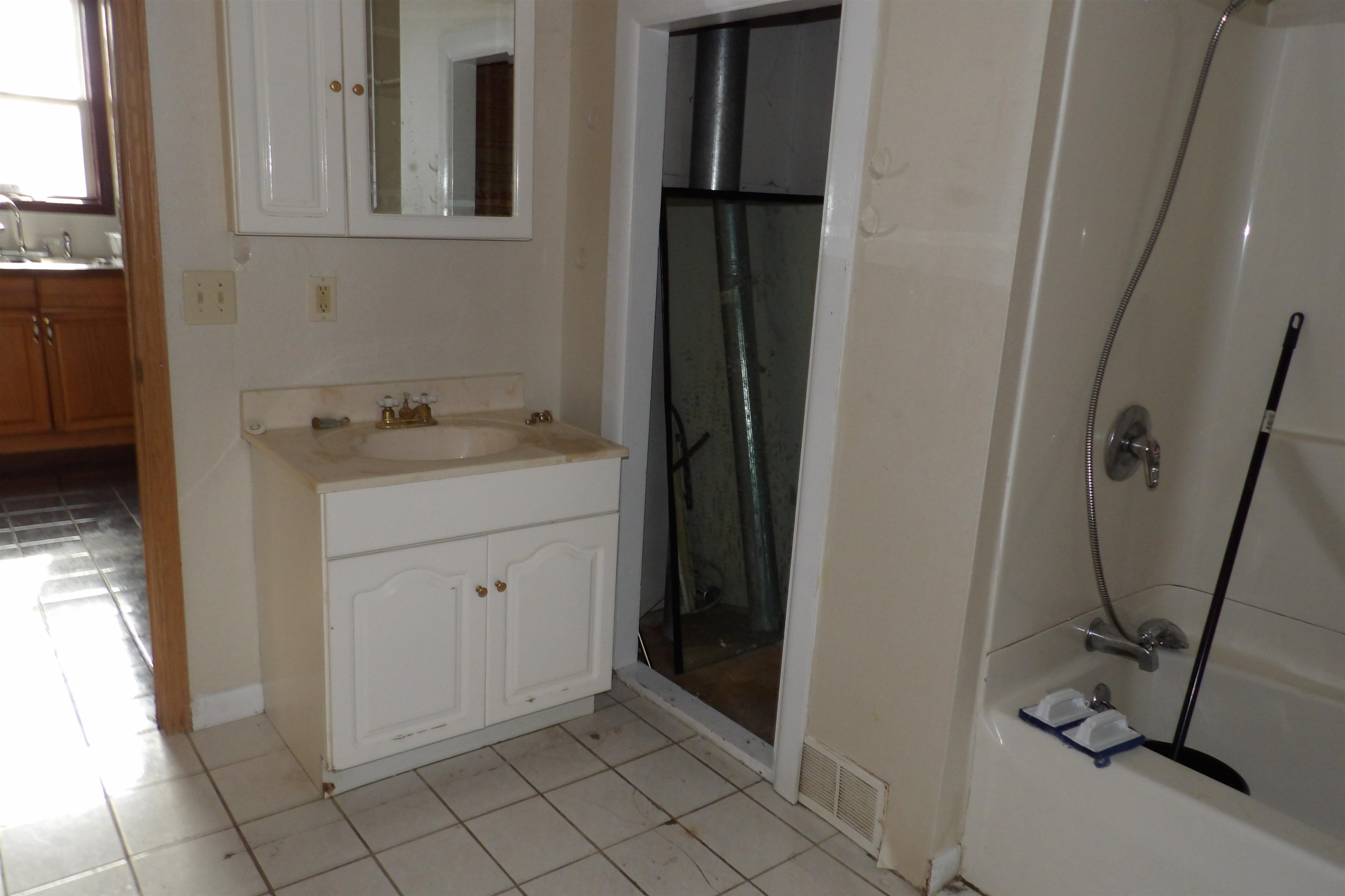 1510 3rd Street Bay City, MI 48708 - Photo 9 of 31 Gallery Image 9