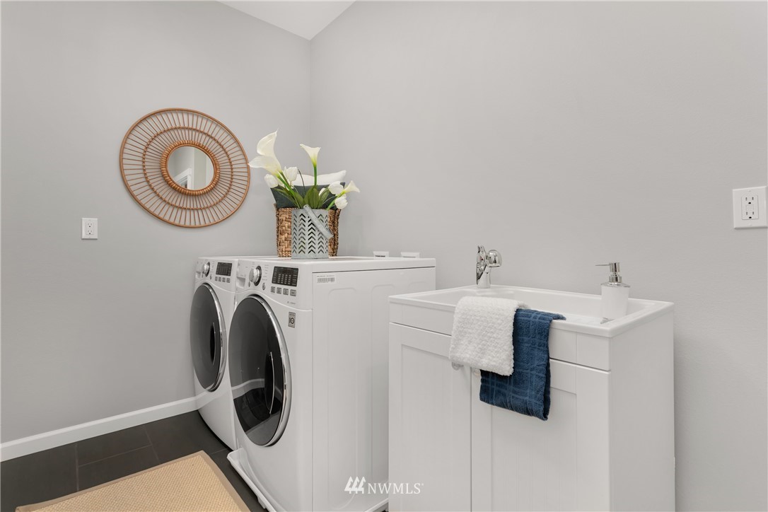 335 Northeast 90th Street Seattle, WA 98115 - Photo 13 of 22