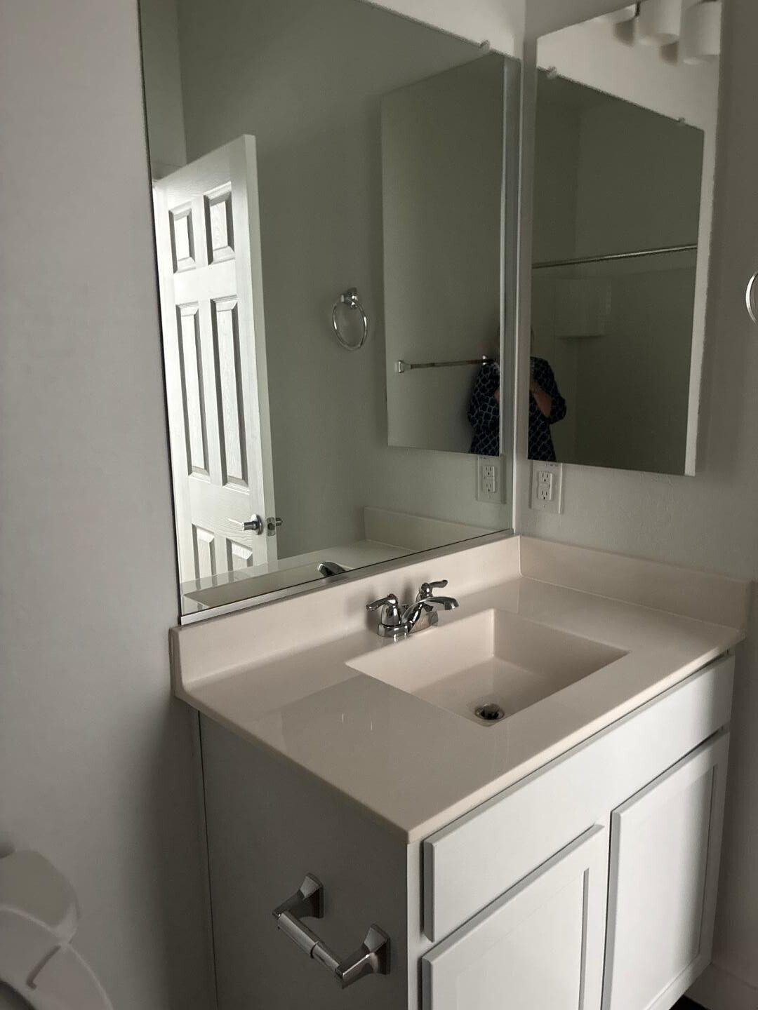 5630 South Daisy Patch Place Phoenix, AZ 85040 - Photo 7 of 14 a bathroom with a sink and a mirror