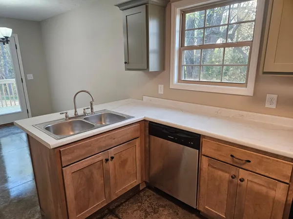 $1,800 | 117 White Lane, Portland, TN 37148