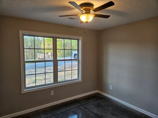 $1,800 | 117 White Lane, Portland, TN 37148