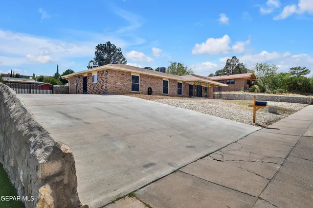 $354,900 | 3220 Zion Lane, El Paso, TX 79904