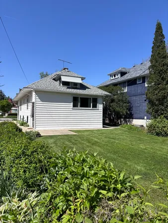 $449,000 | 377 Blackhawk Road, Riverside, IL 60546