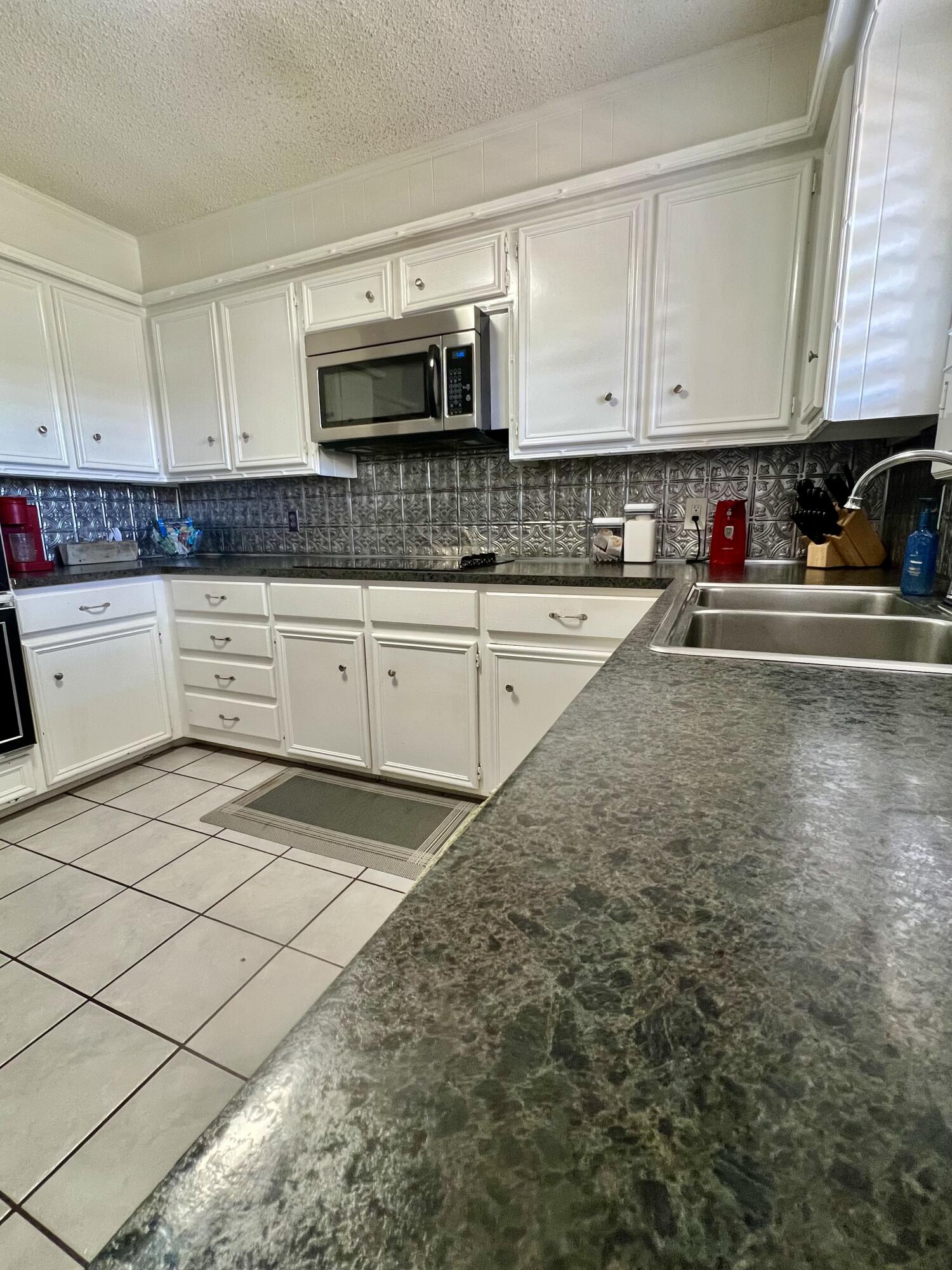 5724 74th Street Lubbock, TX 79424 - Photo 7 of 18 IMG_3422