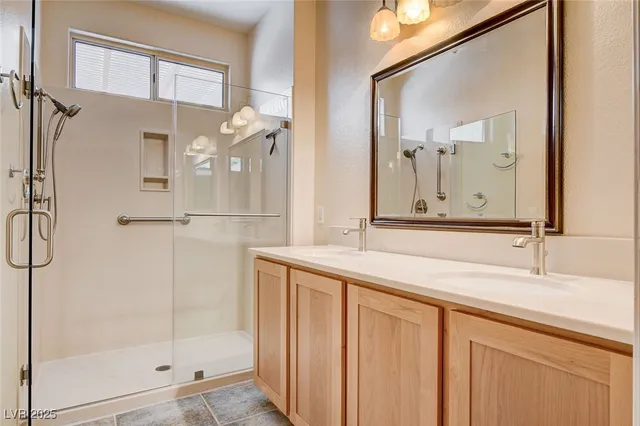 $2,100 | 1684 Rockcrest Hills Avenue, Henderson, NV 89052