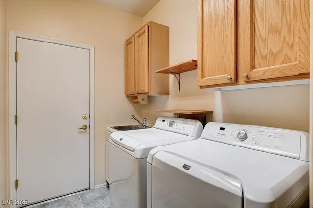 $2,100 | 1684 Rockcrest Hills Avenue, Henderson, NV 89052