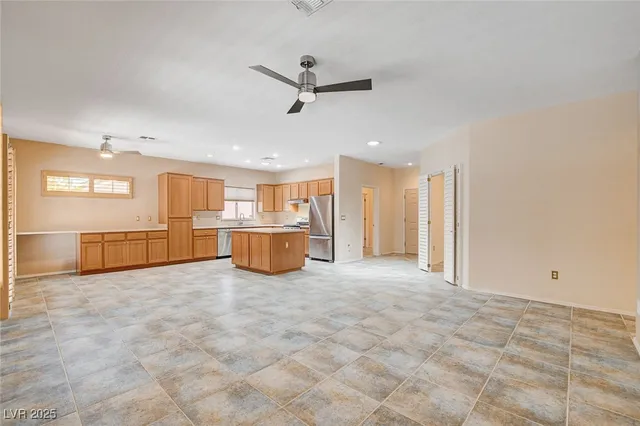 $2,100 | 1684 Rockcrest Hills Avenue, Henderson, NV 89052