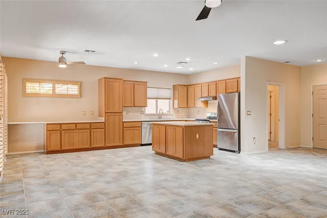 $2,100 | 1684 Rockcrest Hills Avenue, Henderson, NV 89052