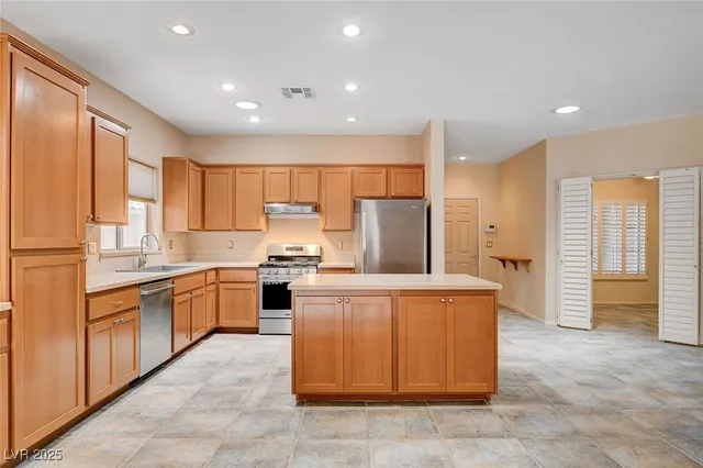 $2,100 | 1684 Rockcrest Hills Avenue, Henderson, NV 89052