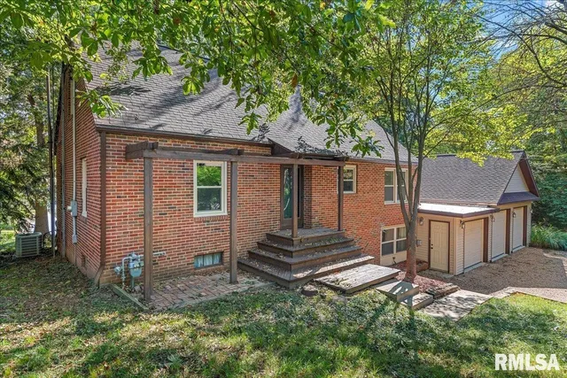 $399,900 | 820 West Lake Shore Drive, Springfield, IL 62712