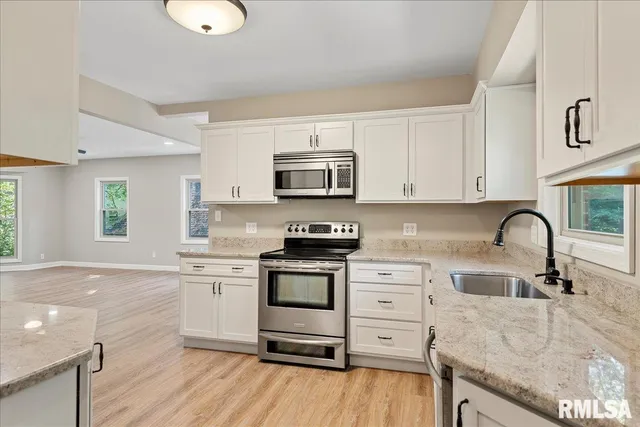 $399,900 | 820 West Lake Shore Drive, Springfield, IL 62712