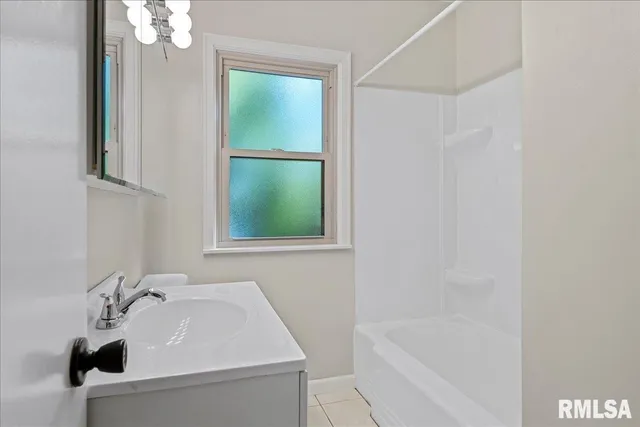 $399,900 | 820 West Lake Shore Drive, Springfield, IL 62712