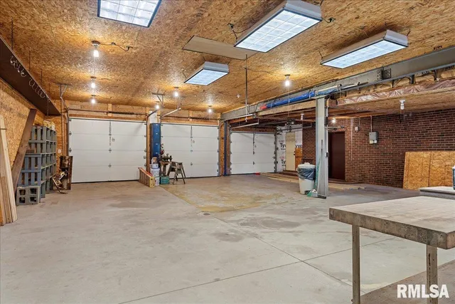 $399,900 | 820 West Lake Shore Drive, Springfield, IL 62712