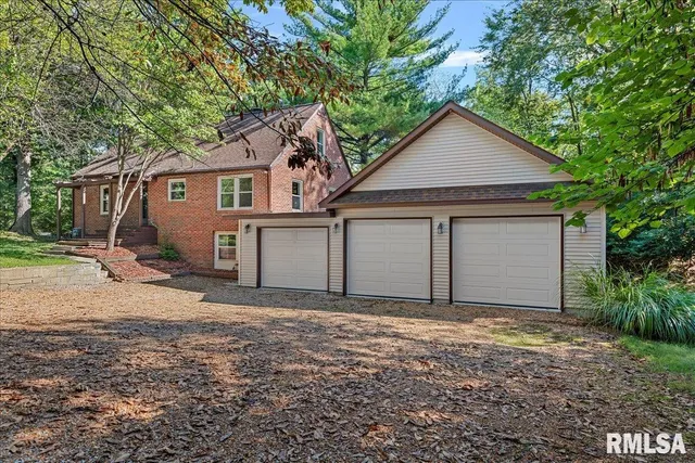 $399,900 | 820 West Lake Shore Drive, Springfield, IL 62712