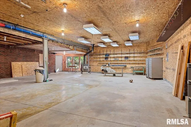 $399,900 | 820 West Lake Shore Drive, Springfield, IL 62712