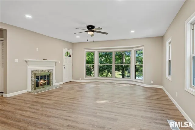 $399,900 | 820 West Lake Shore Drive, Springfield, IL 62712