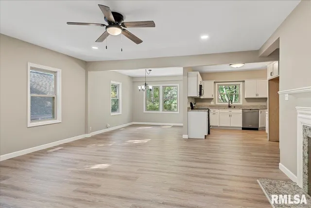 $399,900 | 820 West Lake Shore Drive, Springfield, IL 62712