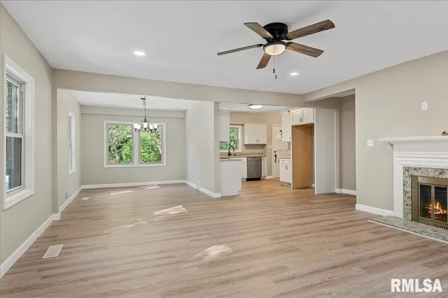 $399,900 | 820 West Lake Shore Drive, Springfield, IL 62712