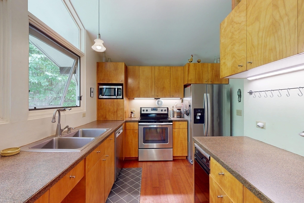 8 Teawaddle Hill Road Leverett, MA 01054 - Photo 11 of 40