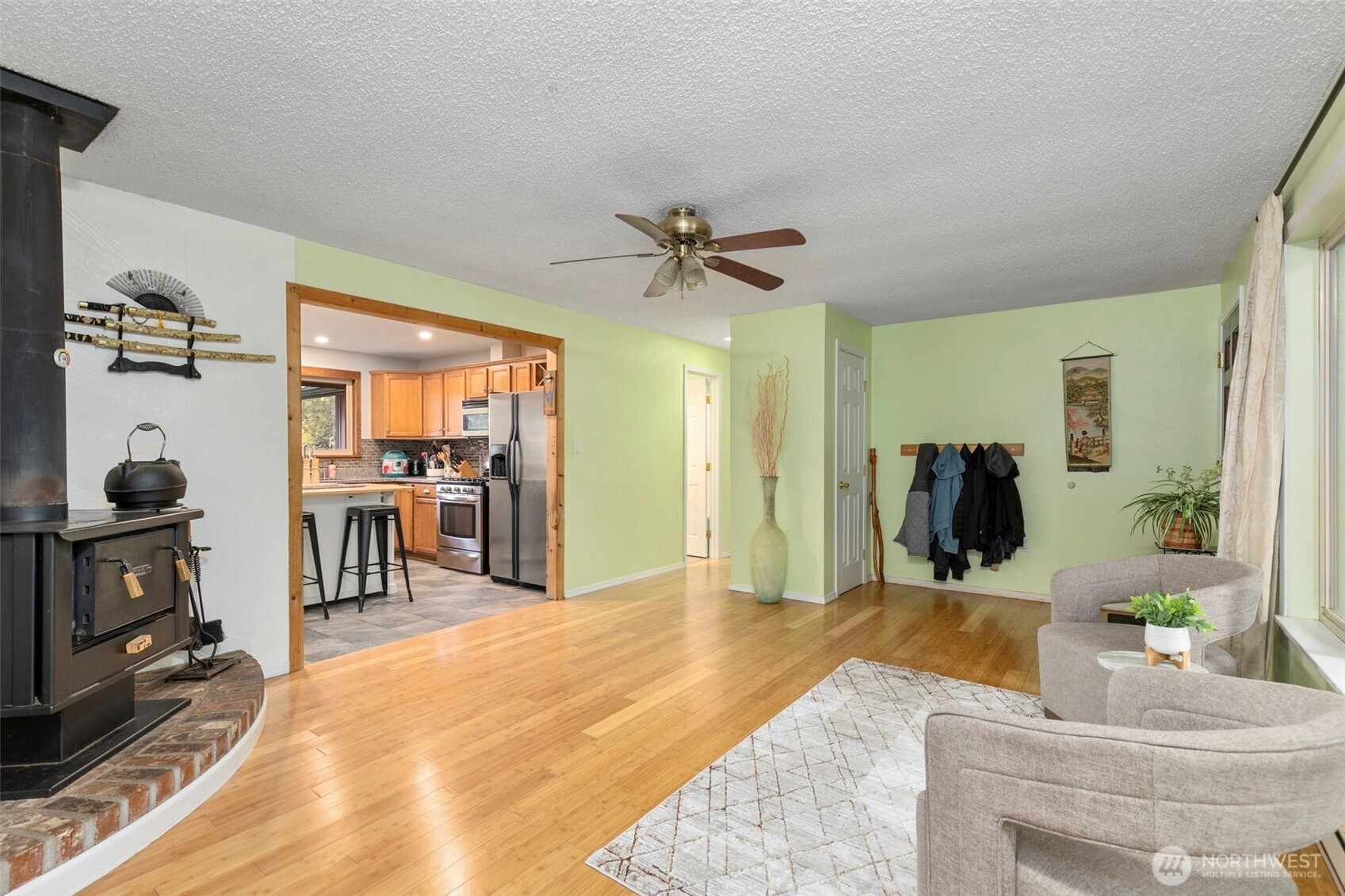 203 Northeast Alnus Way Bremerton, WA 98310 - Photo 5 of 38