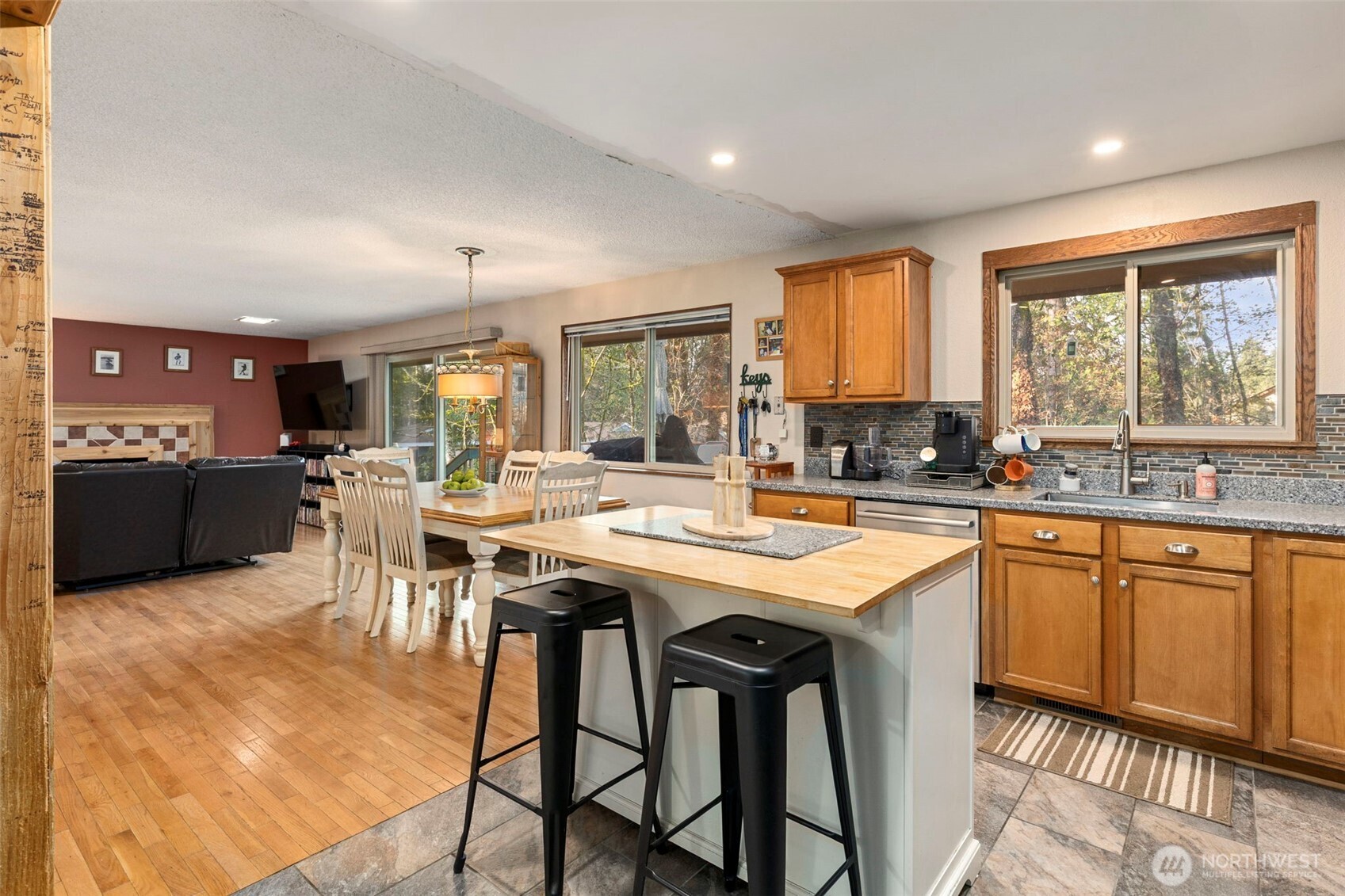 203 Northeast Alnus Way Bremerton, WA 98310 - Photo 7 of 38