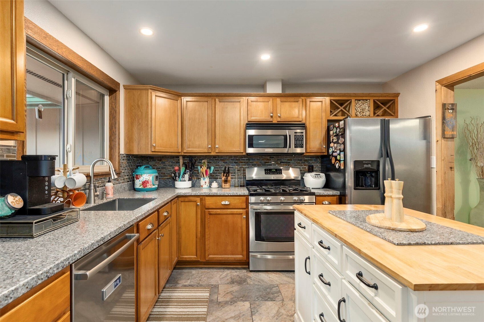 203 Northeast Alnus Way Bremerton, WA 98310 - Photo 9 of 38