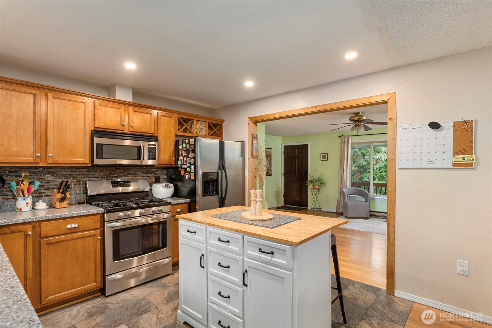 203 Northeast Alnus Way Bremerton, WA 98310 - Photo 10 of 38