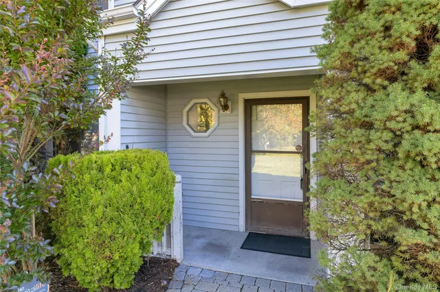 a view of a pathway of a house