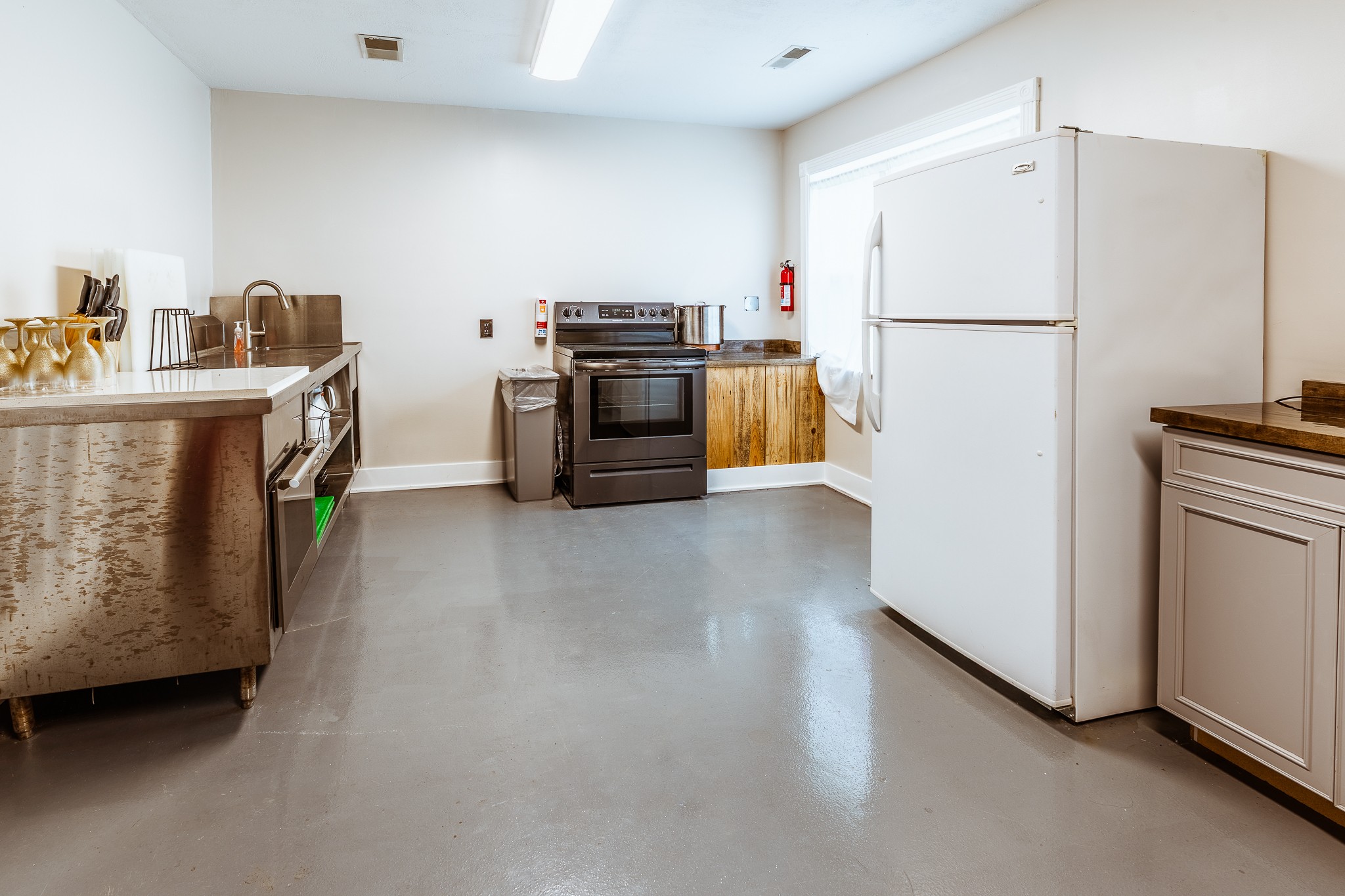 3375 Rowland Mill Road Buena Vista, TN 38318 - Photo 60 of 85 a kitchen with stainless steel appliances a refrigerator and a stove