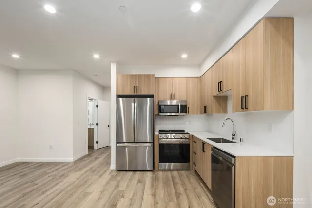 $604,950 | 548 South Cloverdale Street, Unit D, Seattle, WA 98108