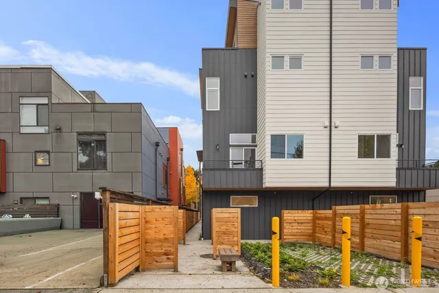 $604,950 | 548 South Cloverdale Street, Unit D, Seattle, WA 98108