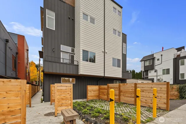 $604,950 | 548 South Cloverdale Street, Unit D, Seattle, WA 98108