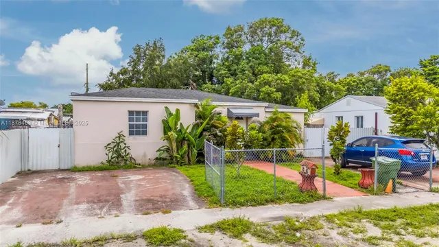 $540,000 | 580 Southeast 2nd Street, Hialeah, FL 33010