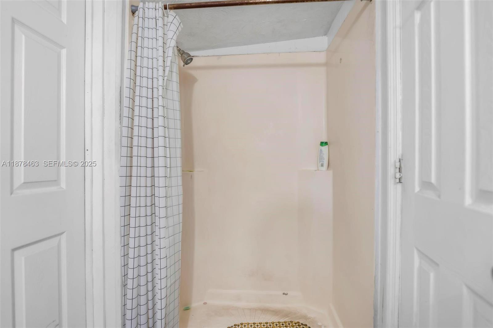 580 Southeast 2nd Street Hialeah, FL 33010 - Photo 18 of 30 a bathroom with a shower