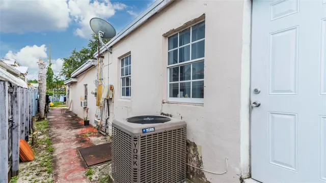 $540,000 | 580 Southeast 2nd Street, Hialeah, FL 33010