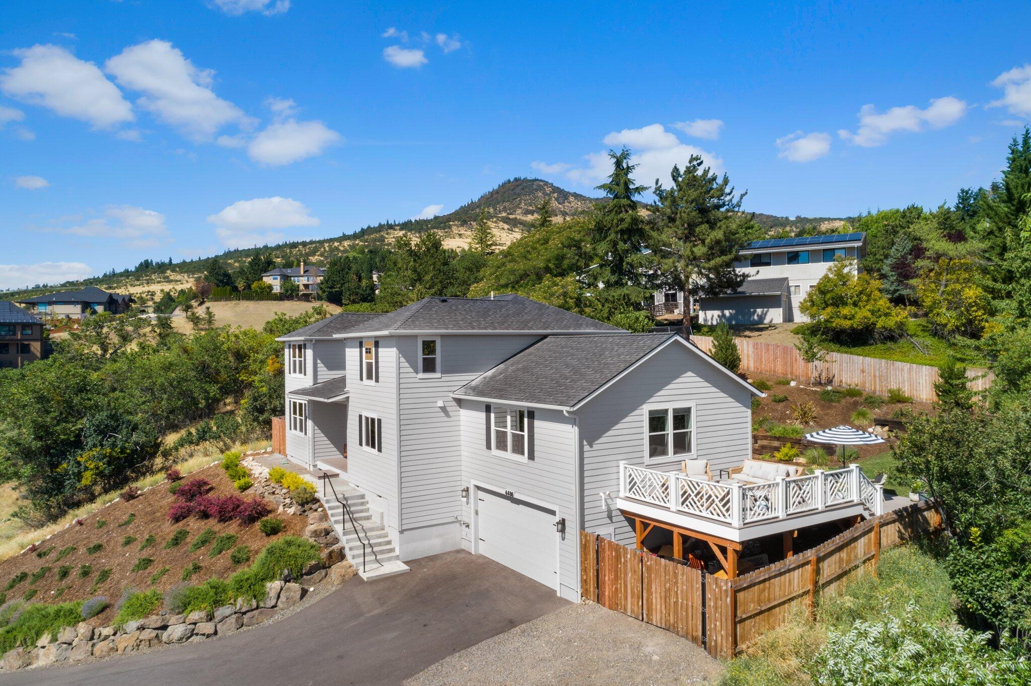 4486 Innsbruck Ridge Medford, OR 97504 - Photo 5 of 69 5-web-or-mls-DJI_0061