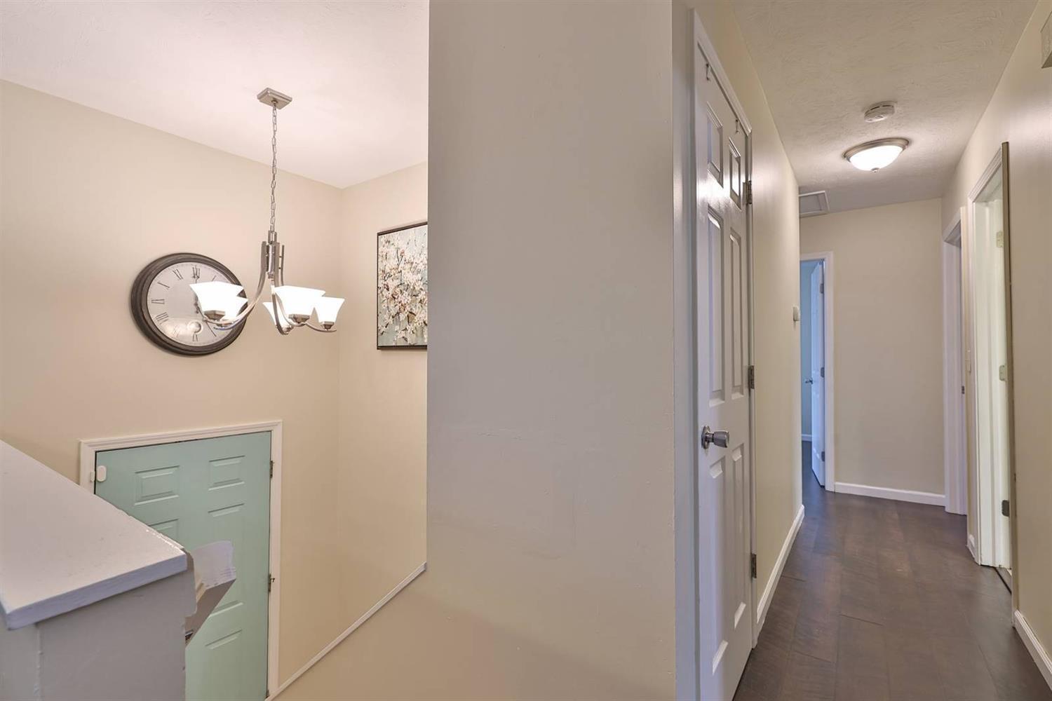 10430 Pottinger Road Cincinnati, OH 45251 - Photo 3 of 21 Gallery Image 3