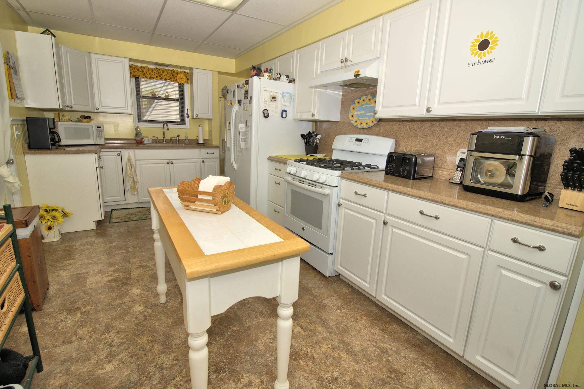 978 Hoosick Road Brunswick, NY 12180 - Photo 2 of 25 Photo 2