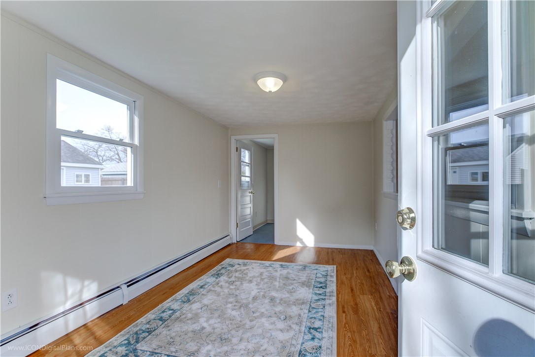 27 Rosedale Drive Bristol, RI 02809 - Photo 13 of 34 Dining room or extra living space off kitchen
