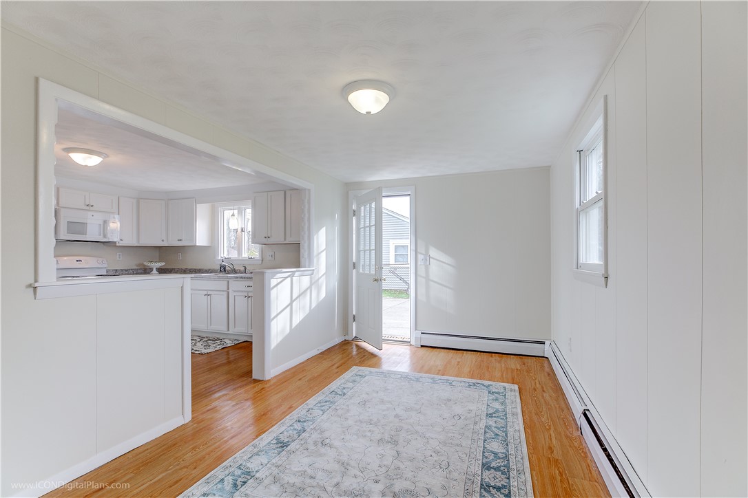 27 Rosedale Drive Bristol, RI 02809 - Photo 16 of 34 Dining or living space