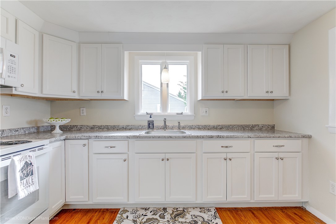 27 Rosedale Drive Bristol, RI 02809 - Photo 9 of 34 Light and bright