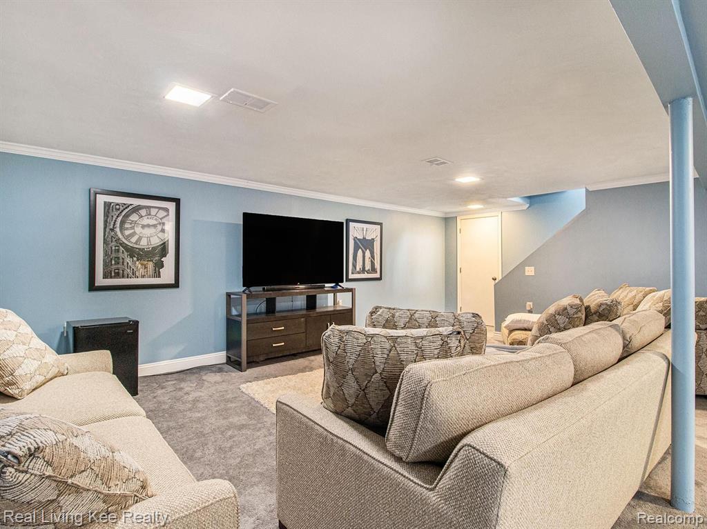 61 North Duval Road Grosse Pointe Shores, MI 48236 - Photo 24 of 33