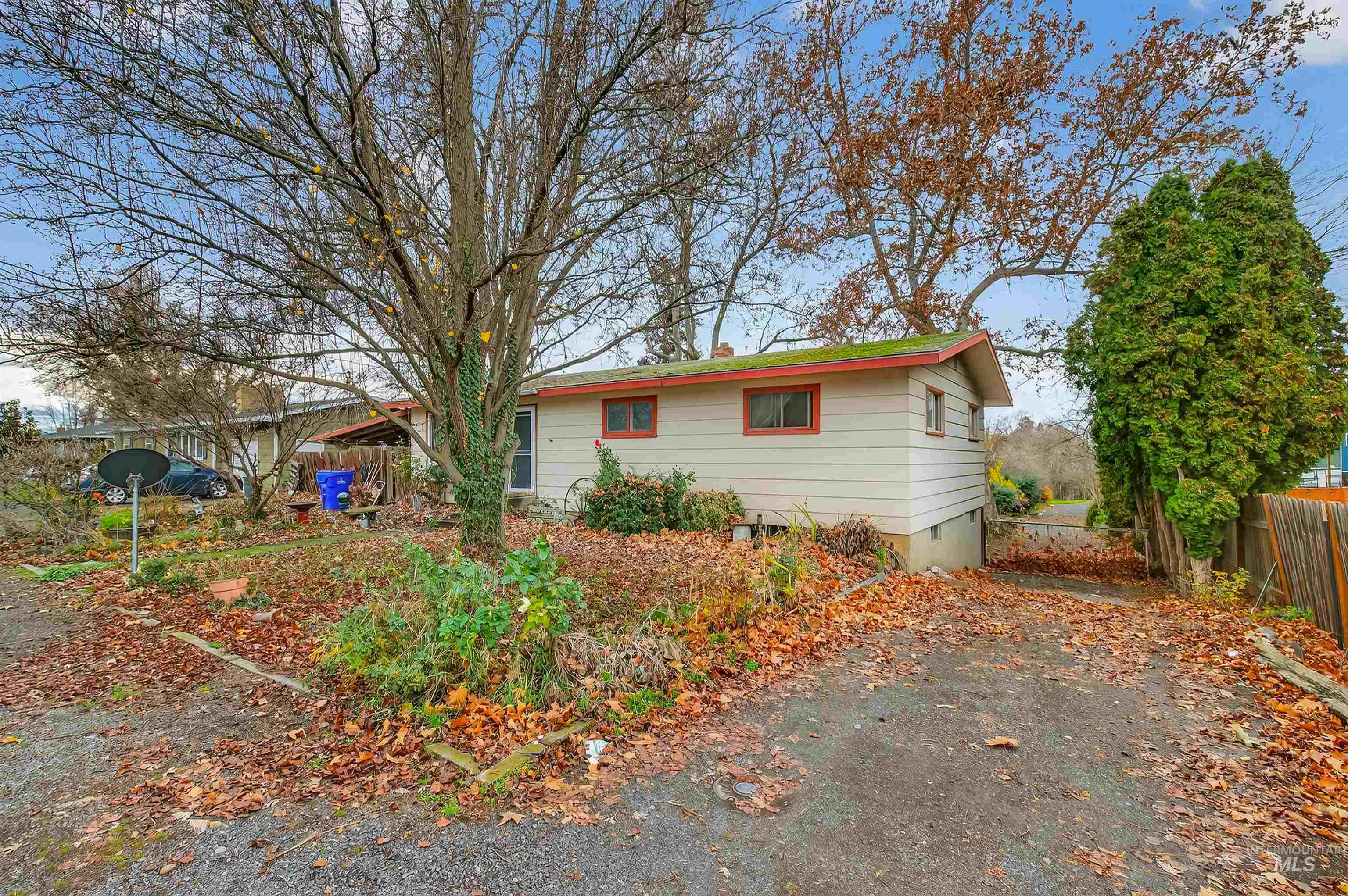 3508 8th Street Lewiston, ID 83501 - Photo 2 of 28 View of front of property with crawl space