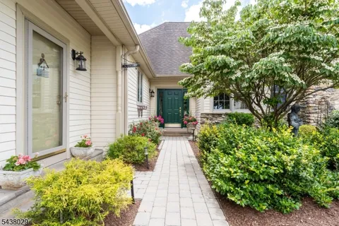 $575,000 | 3 Troon Drive, Newton, NJ 07860