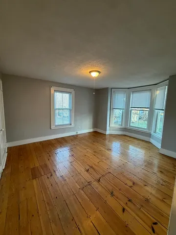 $2,300 | 3-5 Locust Street, Unit 3 5, Amesbury, MA 01913