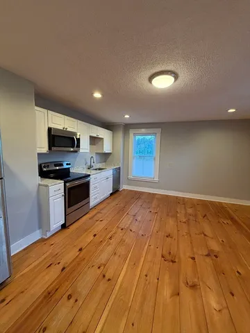 $2,300 | 3-5 Locust Street, Unit 3 5, Amesbury, MA 01913